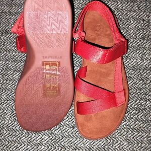 Everlane - Women's Red Sport Sandals, Adjustable Open Toe Shoe, Size 5.
